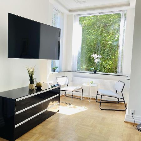 Aday - Aalborg Mansion - Open Bright Apartment With Garden المظهر الخارجي الصورة